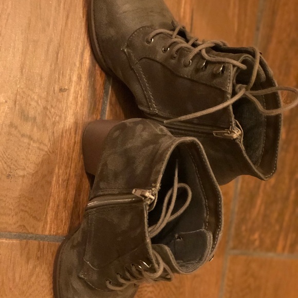 Olive green velvet Ankle booties - Picture 4 of 5